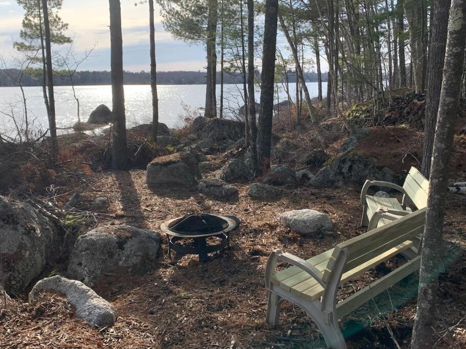 Rocky Haven: Tranquil Lakeside Cottage Near Acadia Orland Exterior photo