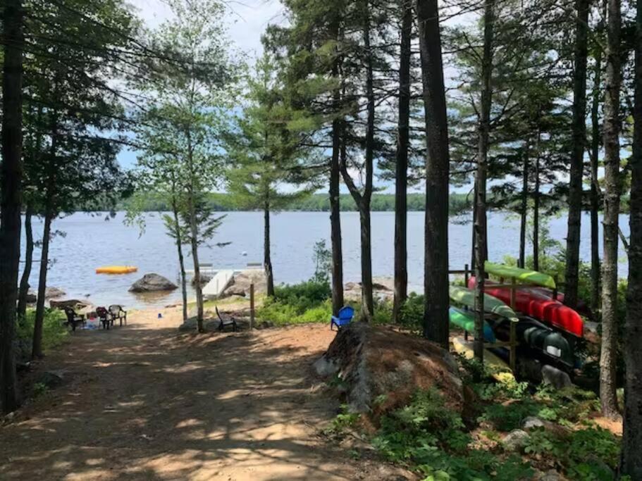 Rocky Haven: Tranquil Lakeside Cottage Near Acadia Orland Exterior photo