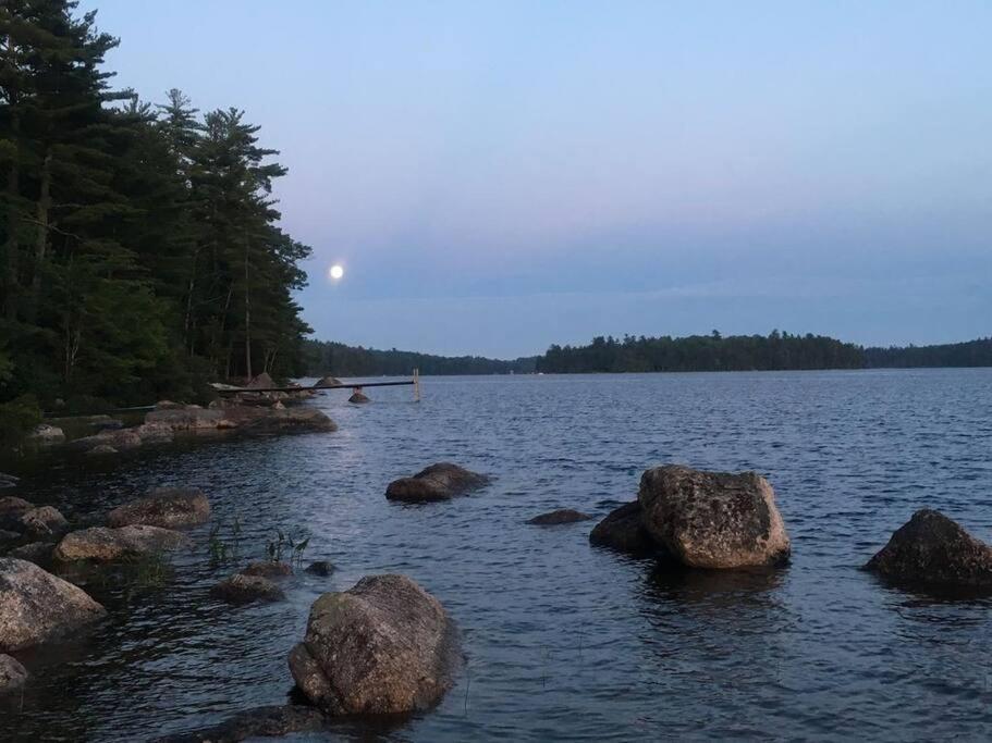 Rocky Haven: Tranquil Lakeside Cottage Near Acadia Orland Exterior photo