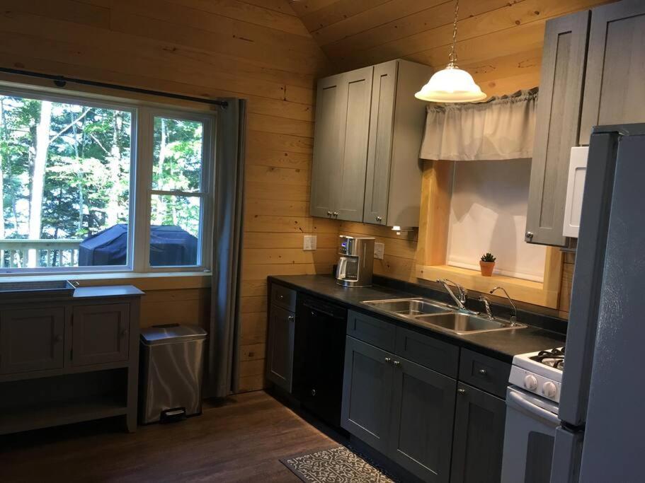 Rocky Haven: Tranquil Lakeside Cottage Near Acadia Orland Exterior photo